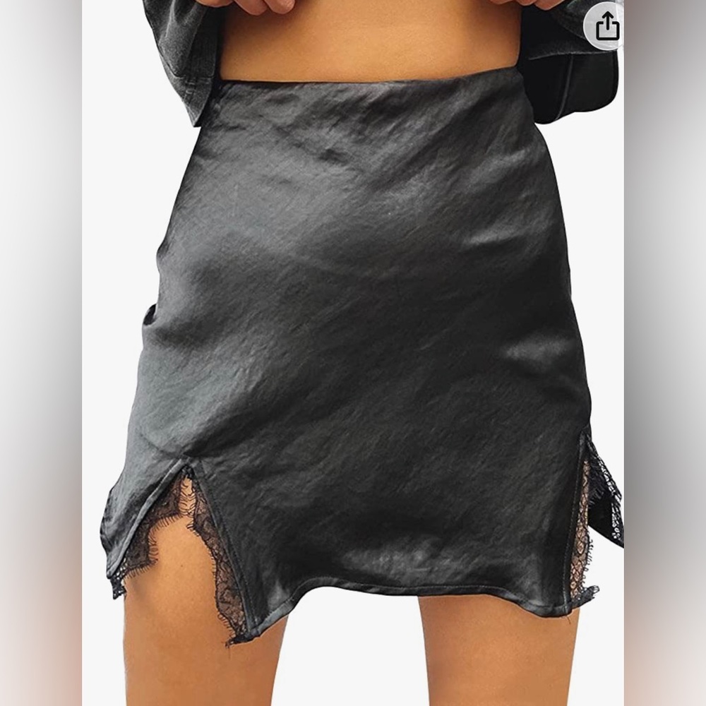 NEVER WORN size M high waisted satin mini skirt